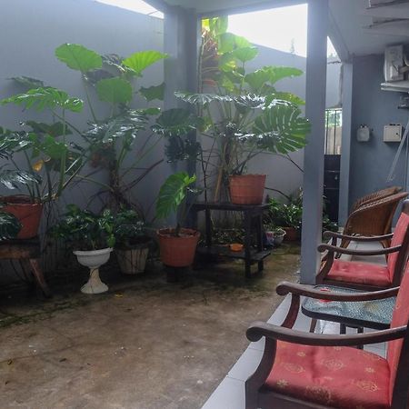Reddoorz At Lapangan Bandara Sam Ratulangi Manado Hotel Екстериор снимка