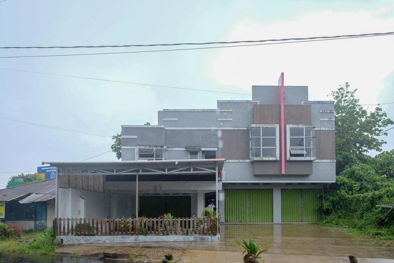 Reddoorz At Lapangan Bandara Sam Ratulangi Manado Hotel Екстериор снимка