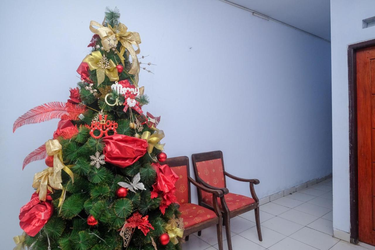 Reddoorz At Lapangan Bandara Sam Ratulangi Manado Hotel Екстериор снимка