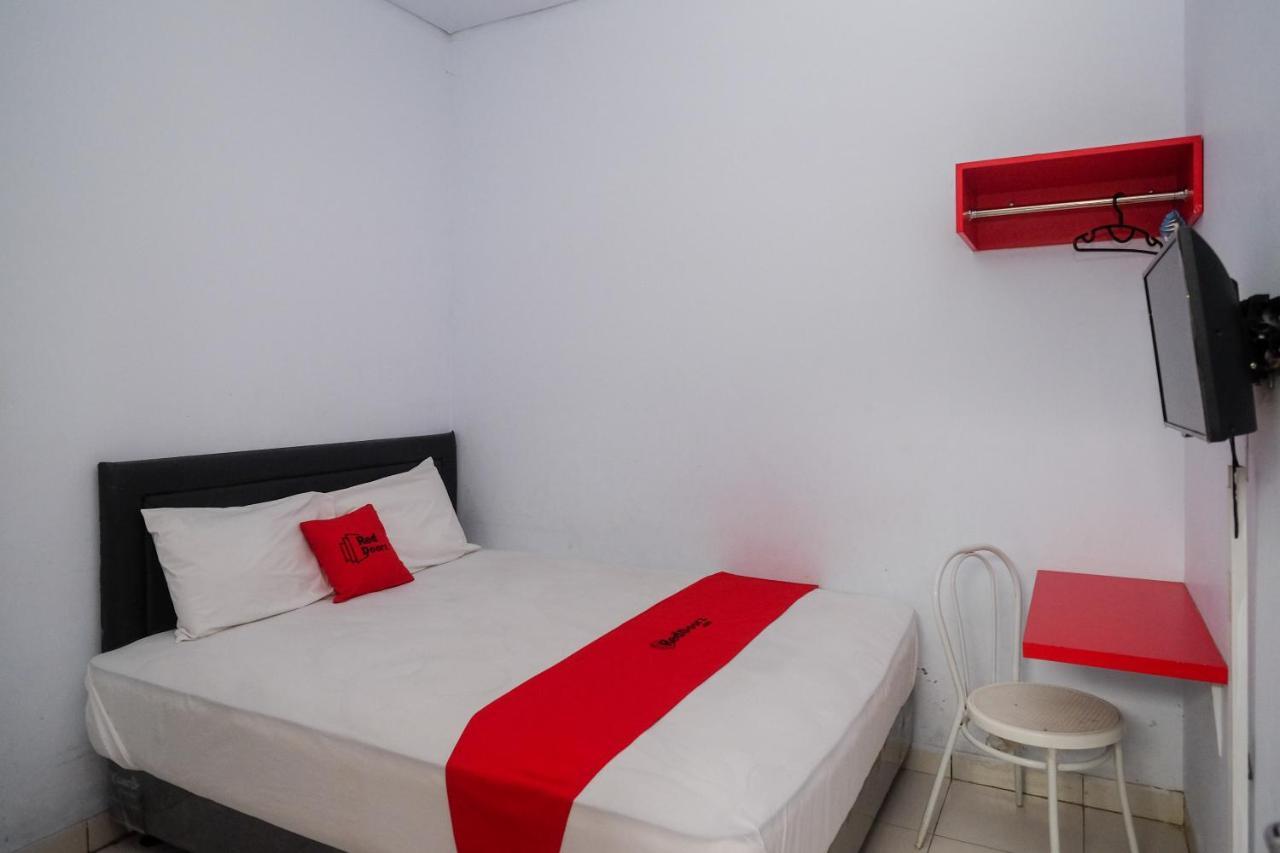 Reddoorz At Lapangan Bandara Sam Ratulangi Manado Hotel Екстериор снимка
