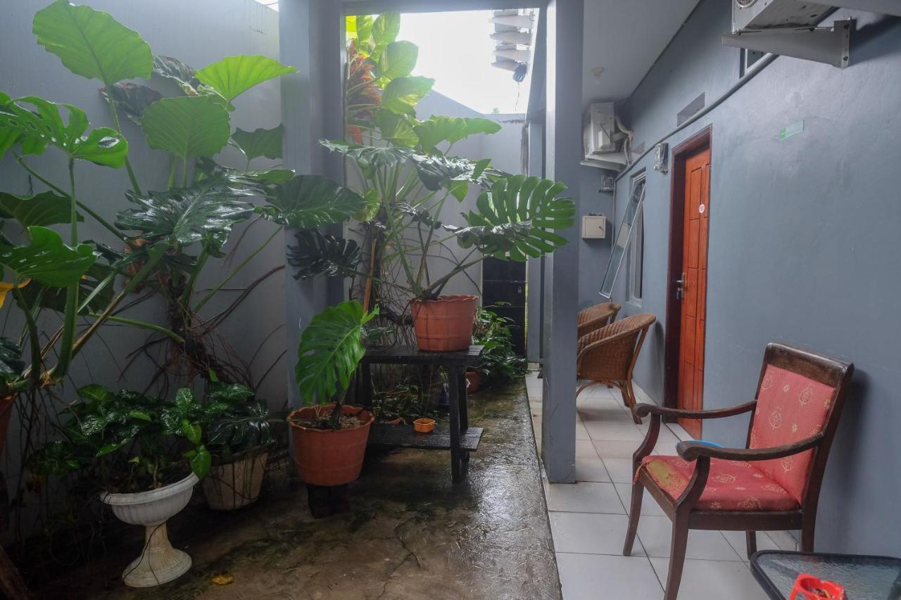 Reddoorz At Lapangan Bandara Sam Ratulangi Manado Hotel Екстериор снимка