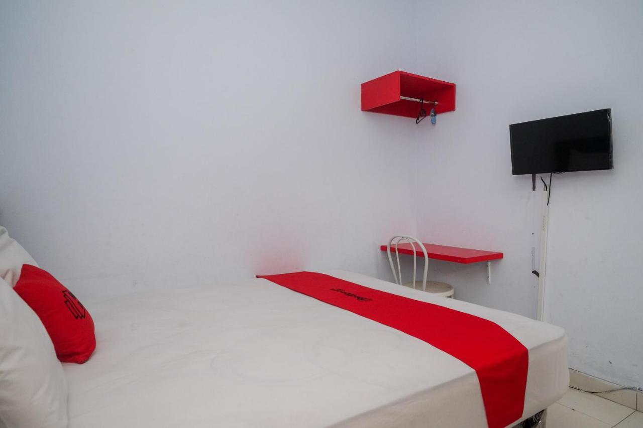 Reddoorz At Lapangan Bandara Sam Ratulangi Manado Hotel Екстериор снимка