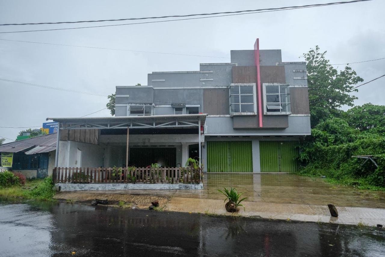 Reddoorz At Lapangan Bandara Sam Ratulangi Manado Hotel Екстериор снимка