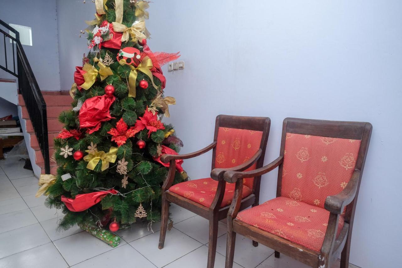 Reddoorz At Lapangan Bandara Sam Ratulangi Manado Hotel Екстериор снимка